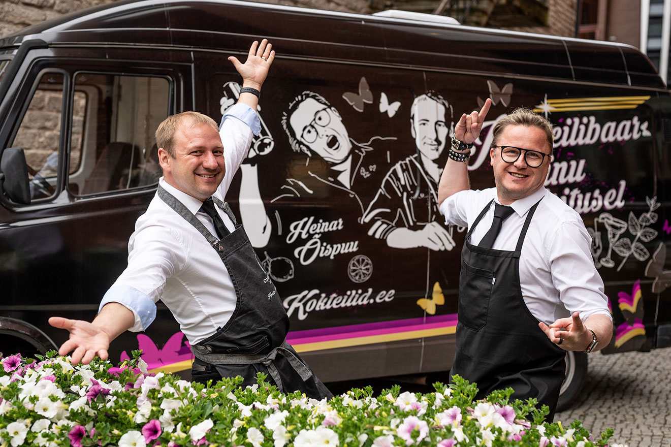 baari teenus ja kokteilibuss baarmenitega