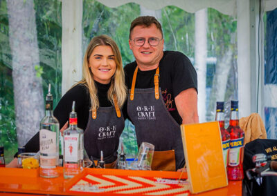 Heinar Õispuu ja baarmenid firmapeol