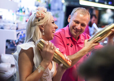 kokteili sheikimine kokteilikoolitusel