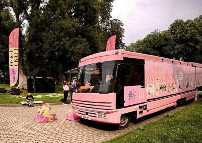 Suur kokteilibaari kokteilibuss baari teenus üritusel