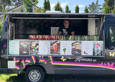 baarmen Heinar Õispuu baari teenus üritusel