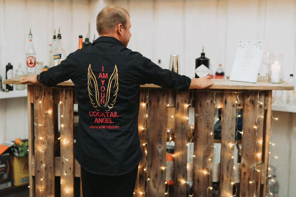 baariteenus ja baarmen