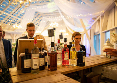 baarmen pulma koos mobiilse kokteilibaariga on hea idee